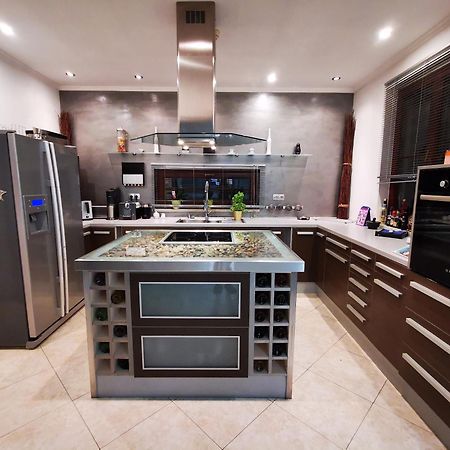 Luxury Basement In The Surrounding Of Budapest Apartment Mogyorod Luaran gambar