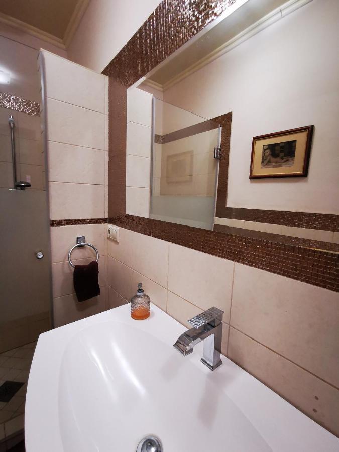 Luxury Basement In The Surrounding Of Budapest Apartment Mogyorod Luaran gambar